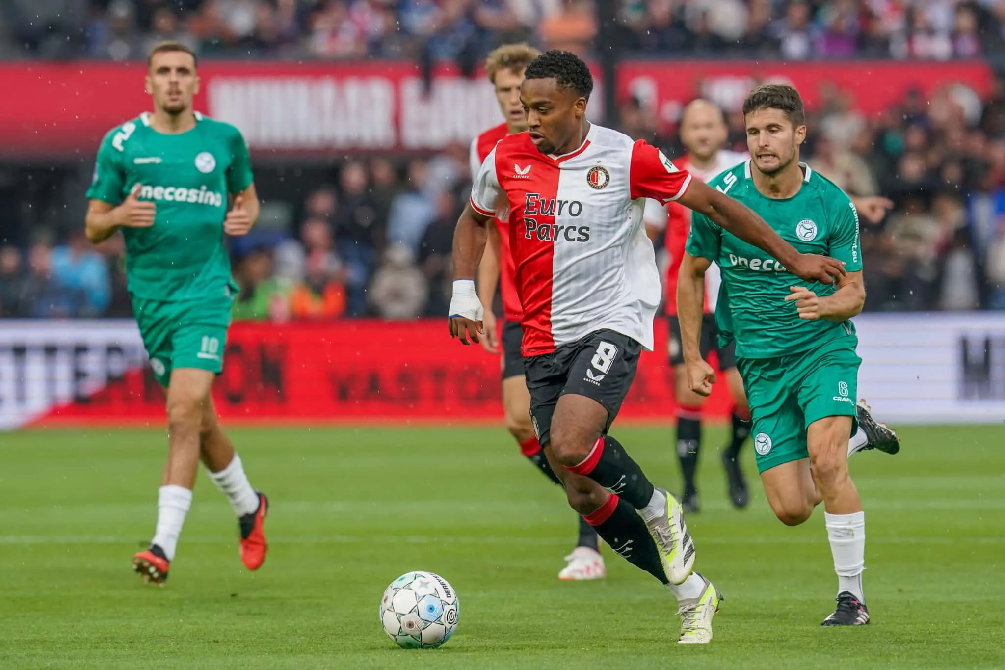 Julián Carranza and Dávid Hancko won the match for Feyenoord against Almere City