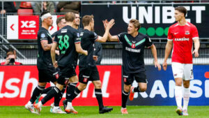 AZ Emerges Victorious in Grueling Contest Against FC Twente