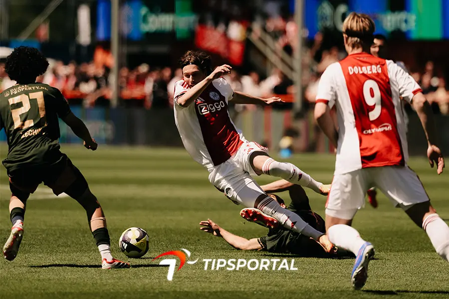 Ajax win on penalties at home to FC Utrecht